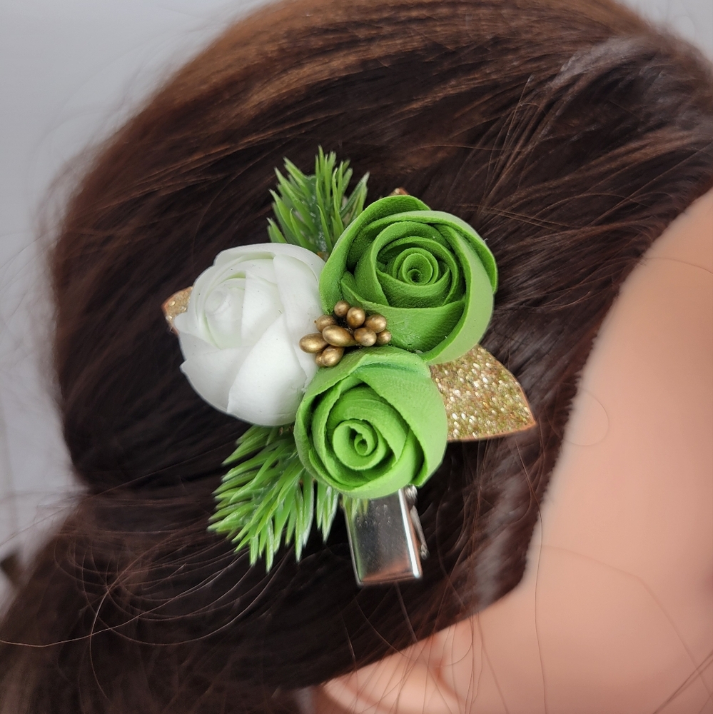 Handmade Green Gold Sparkling Christmas Flower Hair Clip – Festive Holiday Acc…
